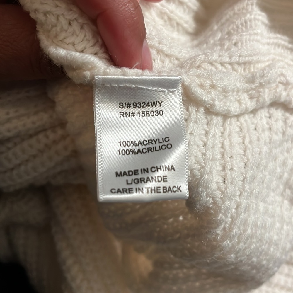 Love Tree size Large cropped sweater with detail in back. - Picture 5 of 5